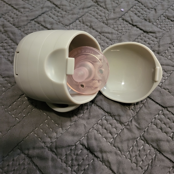 Dual Pacifier Holder - Picture 3 of 3